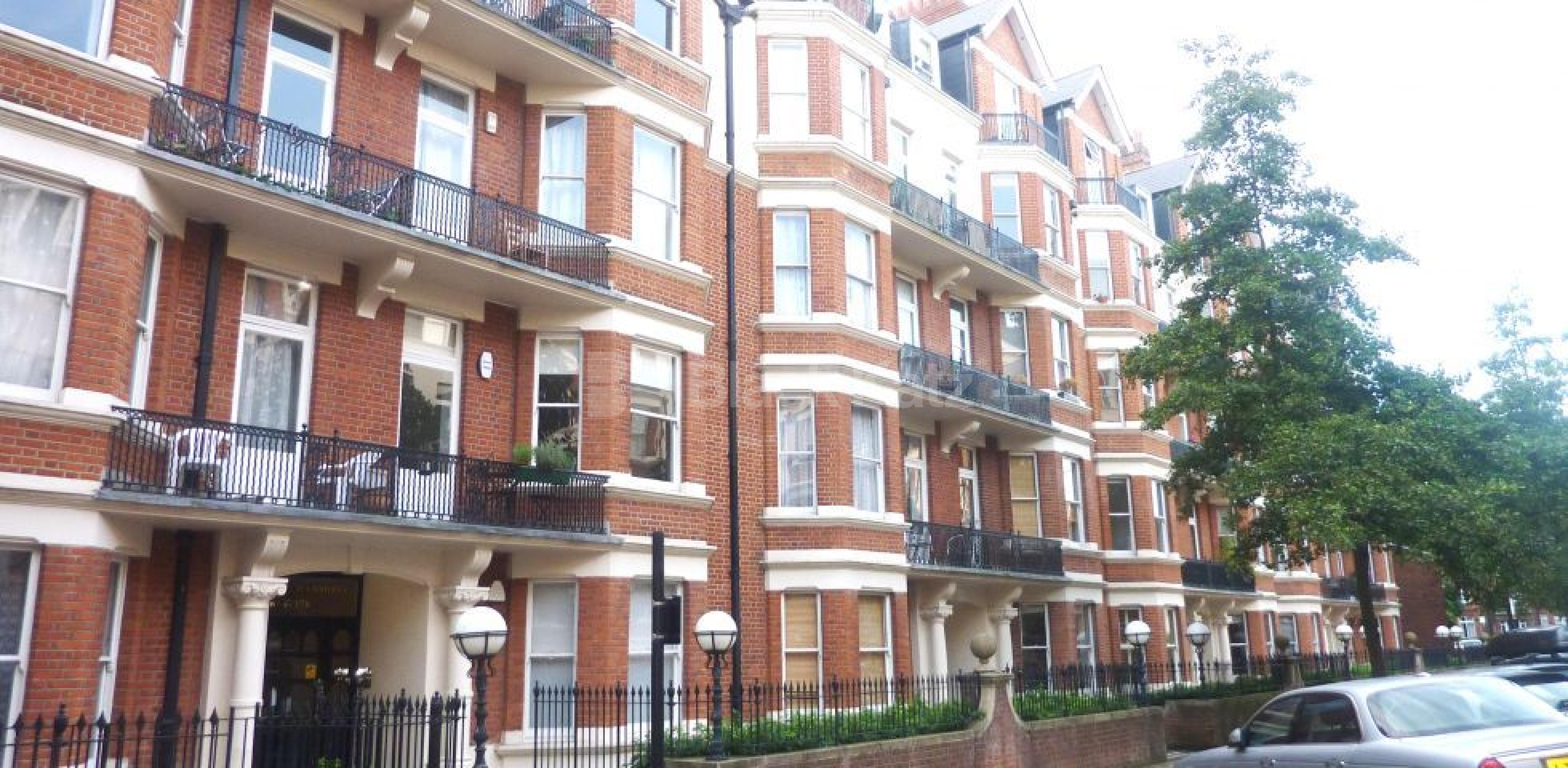 			MINUTES TO CANAL!, 3 Bedroom, 1 bath, 1 reception Flat			 Wymering Road, MAIDA VALE W9